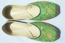 Green zari jutti